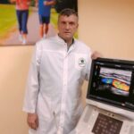 Головний лікар Орест Шимечко біля апарата УЗД